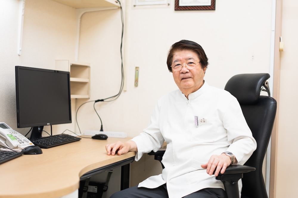 それぞれの経歴は？