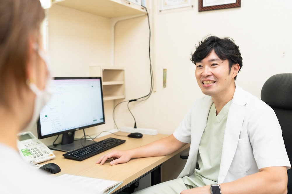 それぞれの経歴は？